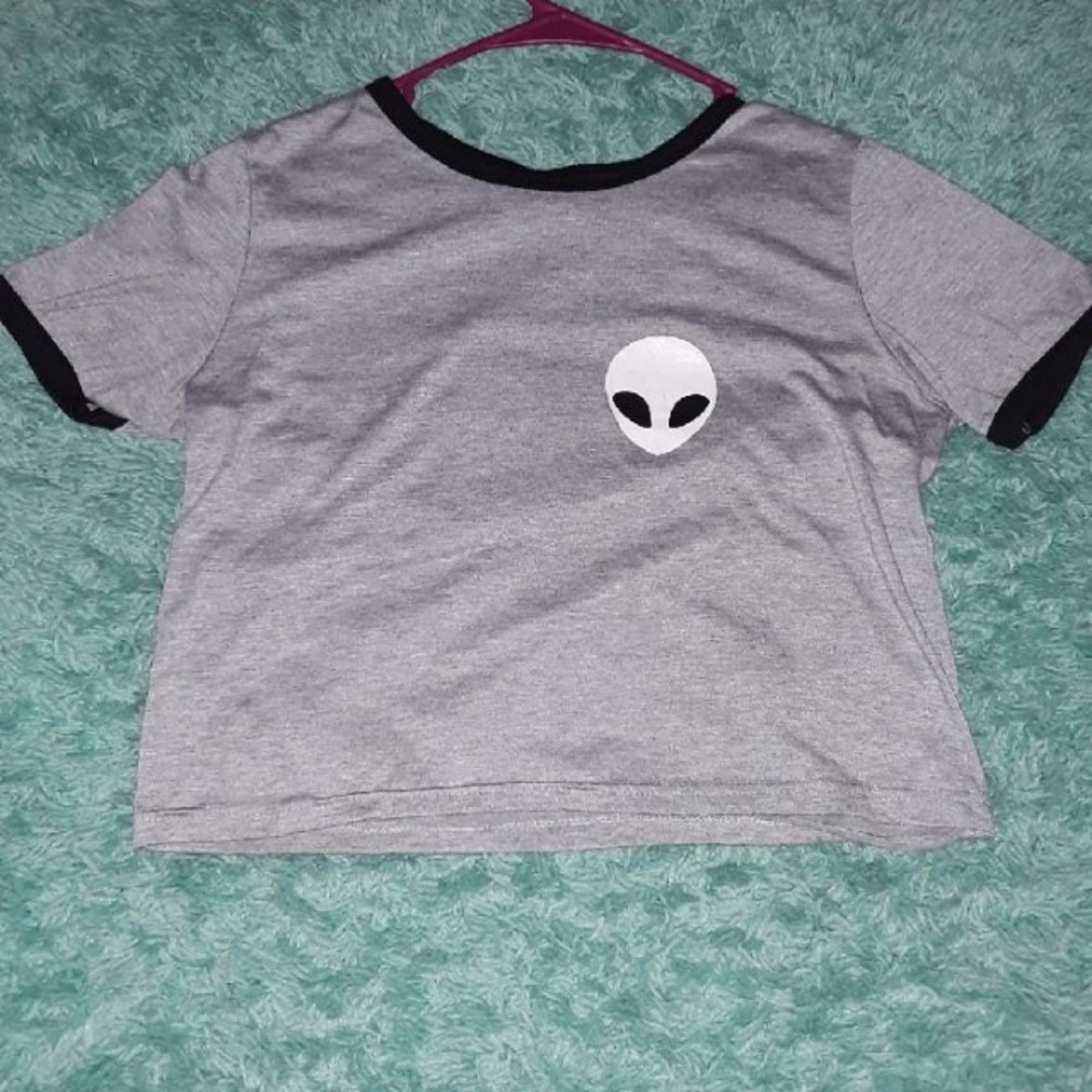Alien cropped shirt